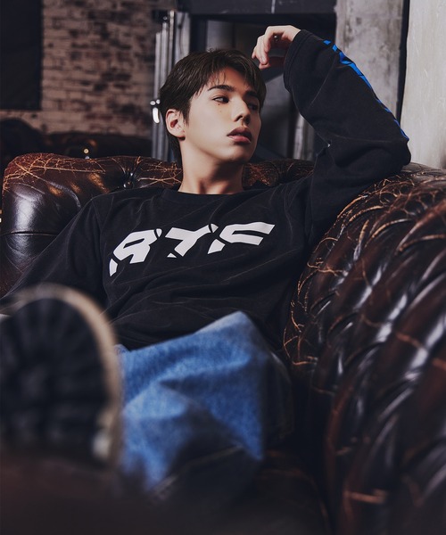 RULE THE FATE（ルールザフェイト）の「RTF LOGO LONG SLEEVE TEE/ロゴロングスリーブティー（Tシャツ/カットソー・メンズ・ブラック/ベージュ・1/2）」の2枚目の写真