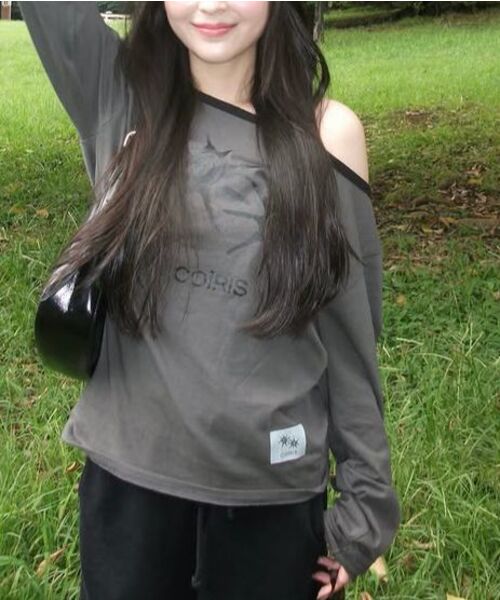 COIRIS(コイリス)の「ソルナ ワンショルダー配色長袖Tシャツ (2カラー)(Tシャツ/カットソー・レディース・ブラック/ダークグレー・FREE)」の15枚目の写真
