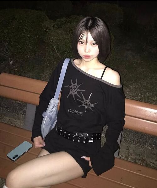 COIRIS(コイリス)の「ソルナ ワンショルダー配色長袖Tシャツ (2カラー)(Tシャツ/カットソー・レディース・ブラック/ダークグレー・FREE)」の17枚目の写真