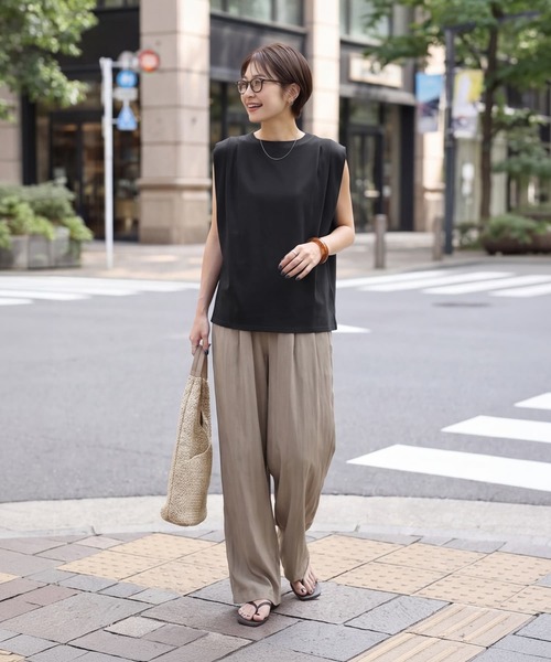 STYLE DELI(スタイルデリ)の「接触冷感Wタックカットソートップス(Tシャツ/カットソー・レディース・ブラック/イエロー/ホワイト・FREE)」の8枚目の写真