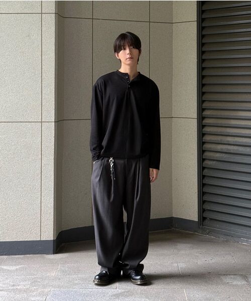 WORK ON BODY OFF（ワークオンボディオフ）の「レスティッド セミオーバーフィット ヘンリーネック ニット [ブラック]（ニット/セーター・メンズ・ブラック・LARGE/MEDIUM/X-LARGE/XX-LARGE/SMALL）」の2枚目の写真