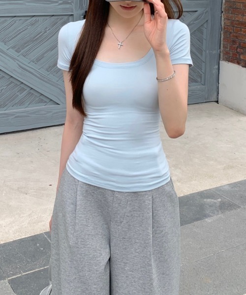 FAVORITO(ファヴォリート)の「UネックTEE(Tシャツ/カットソー・レディース・ホワイト/ブルー/ピンク/パープル・F)」の2枚目の写真