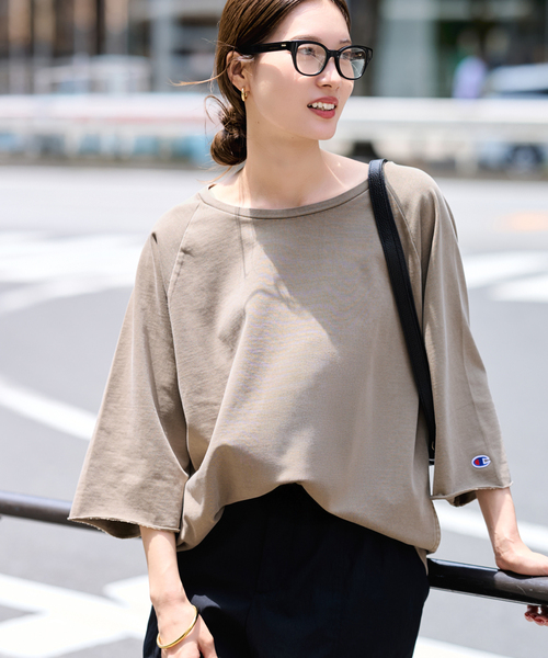 FRAMeWORK(フレームワーク)の「CHAMPION/チャンピオン 別注 30-3 MVS JERSEY TEE(Tシャツ/カットソー・レディース・ベージュ/スミクロ・FREE)」の2枚目の写真