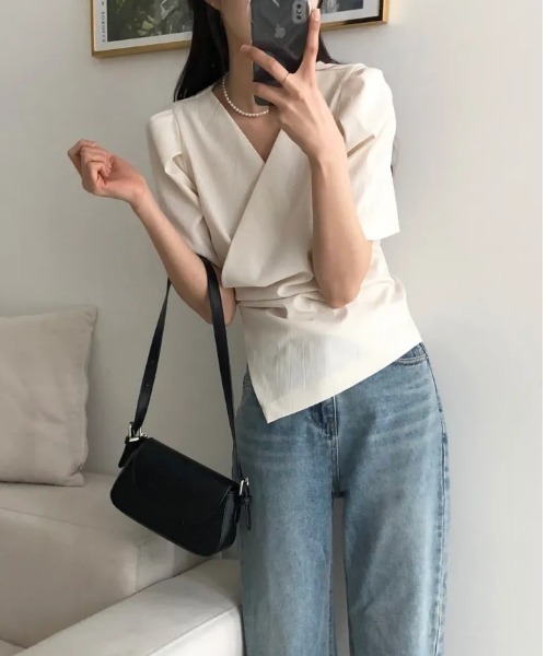 semuse(セミューズ)の「カシュクールアシメトリー高見え美人ブラウス(シャツ/ブラウス・レディース・ブラック/アイボリー・FREE)」の3枚目の写真