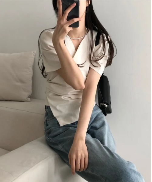 semuse(セミューズ)の「カシュクールアシメトリー高見え美人ブラウス(シャツ/ブラウス・レディース・ブラック/アイボリー・FREE)」の7枚目の写真
