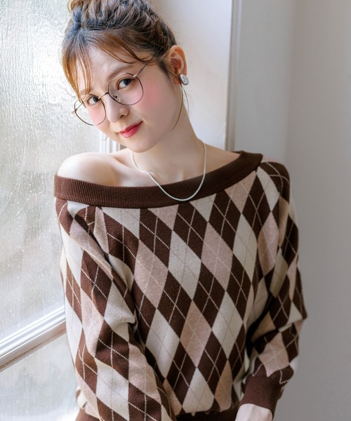 alotta（アロッタ）の「【Corie】アーガイル柄ワンショルデザインニット（ニット/セーター・レディース・ブラウン/アイボリー/ブルーグレー・M/L）」の21枚目の写真