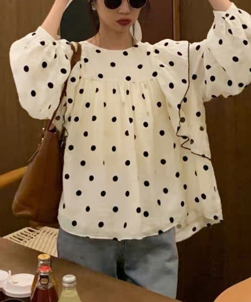 ReRe(リリ)の「ドット柄パイピングフリルボリュームスリーブブラウス(シャツ/ブラウス・レディース・ベージュ・MEDIUM/LARGE/X-LARGE)」の6枚目の写真