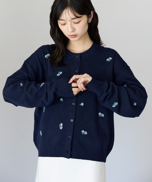 pocket(ポケット)の「花刺繍クルーカーデ(カーディガン/ボレロ・レディース・ネイビー/グレー/ブラウン・FREE)」の8枚目の写真
