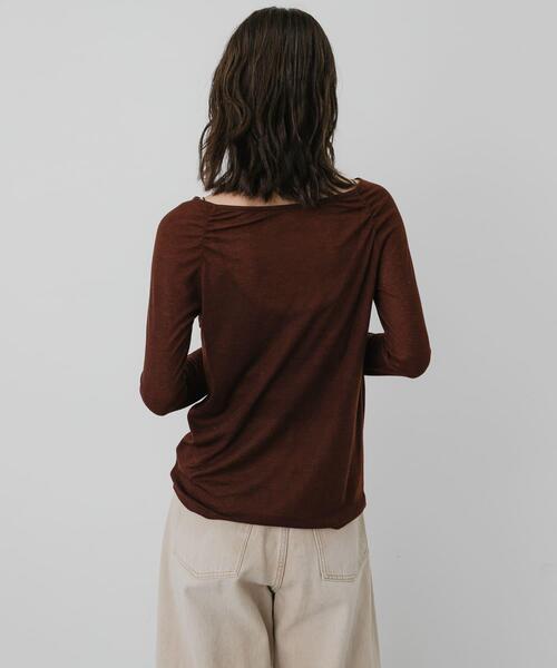 SENSE OF PLACE by URBAN RESEARCH(センスオブプレイスバイアーバンリサーチ)の「シャーリングボートネックトップ(Tシャツ/カットソー・レディース・オフホワイト/ピンク/ブラウン・ONE)」の15枚目の写真
