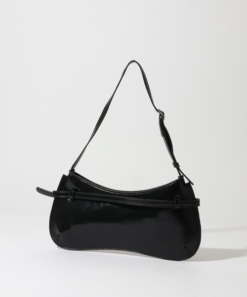MUCENT(ムセント)の「【MUCENT/ムセント】EREN BELT STRAP LEATHER SHOULDER BAG UNISEX/エレン ベルト ストラップ レザー ショルダーバッグ ユニセックス(ショルダーバッグ・レディース・ブラック・FREE)」の4枚目の写真