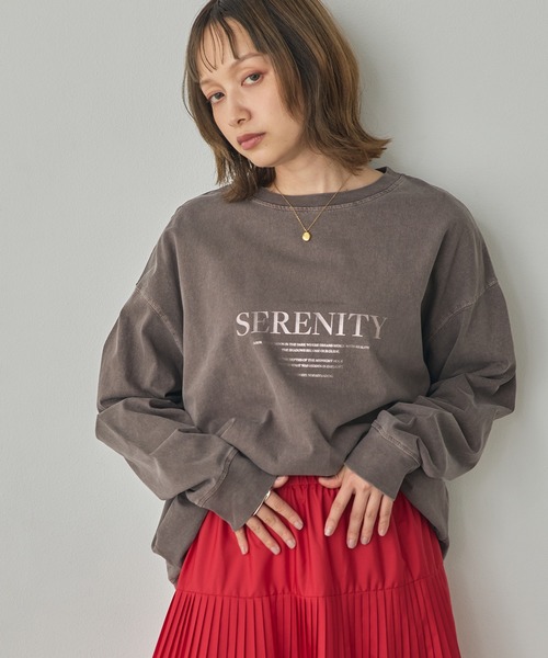 hunch(ハンチ)の「ビンテージライク 箔プリントトップス(Tシャツ/カットソー・レディース・チャコール/ライトベージュ/ブラウン・FREE)」の2枚目の写真