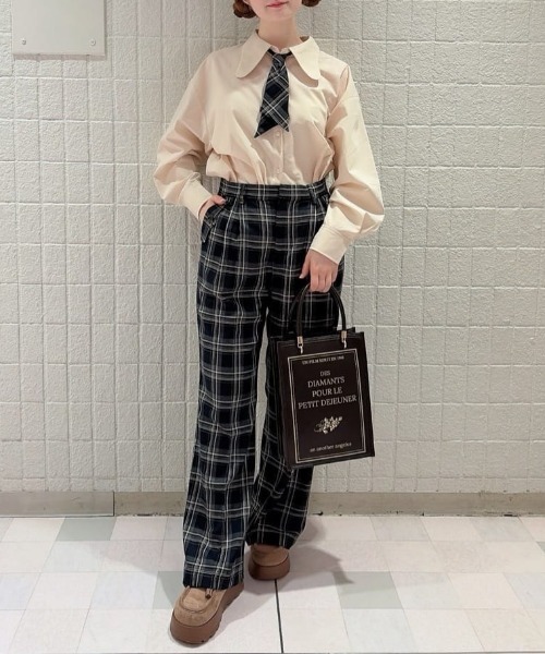F i.n.t(フィント)の「【サイズ展開】フラップポケットチェックフレアーパンツ/fint フィント(その他パンツ・レディース・ボルドー/ネイビー・1/0)」の1枚目の写真