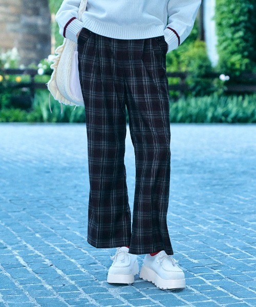 F i.n.t(フィント)の「【サイズ展開】フラップポケットチェックフレアーパンツ/fint フィント(その他パンツ・レディース・ボルドー/ネイビー・1/0)」の3枚目の写真
