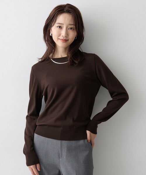 UNTITLED(アンタイトル)の「ベーシッククルーネックニット(ニット/セーター・レディース・ブルー系その他/キャメル/ブラック/ピンク系/オフホワイト/ブラウン系その他・01/02/03)」の3枚目の写真