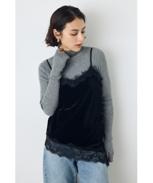 AZUL by moussy(アズールバイマウジー)の「大人かわいい♪ベロアレースアシメキャミソール 秋服 冬服 春服 レイヤード スリット入り 肩紐調整可能◎ トレンド(キャミソール・レディース・ブラック/アイボリー・FREE)」の4枚目の写真