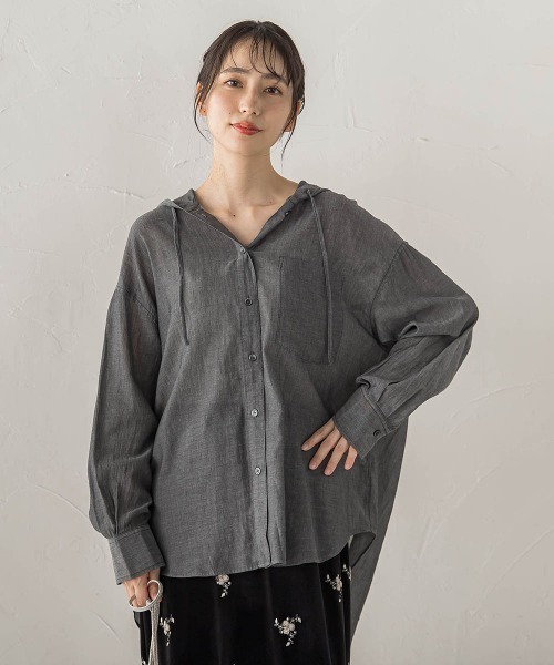 Droite lautreamont(ドロワットロートレアモン)の「シアーデニムフードオーバーシャツ(シャツ/ブラウス・レディース・ブルー/ブラック・M)」の3枚目の写真
