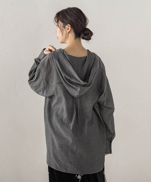 Droite lautreamont(ドロワットロートレアモン)の「シアーデニムフードオーバーシャツ(シャツ/ブラウス・レディース・ブルー/ブラック・M)」の7枚目の写真