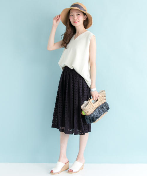URBAN RESEARCH（アーバンリサーチ）の「UR 幾何レーススカート（スカート・レディース・ネイビー/オフホワイト・FREE）」の4枚目の写真