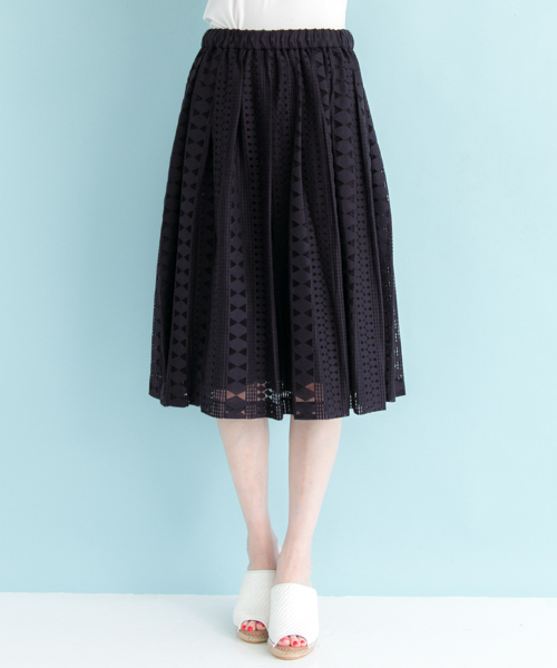 URBAN RESEARCH（アーバンリサーチ）の「UR 幾何レーススカート（スカート・レディース・ネイビー/オフホワイト・FREE）」の5枚目の写真