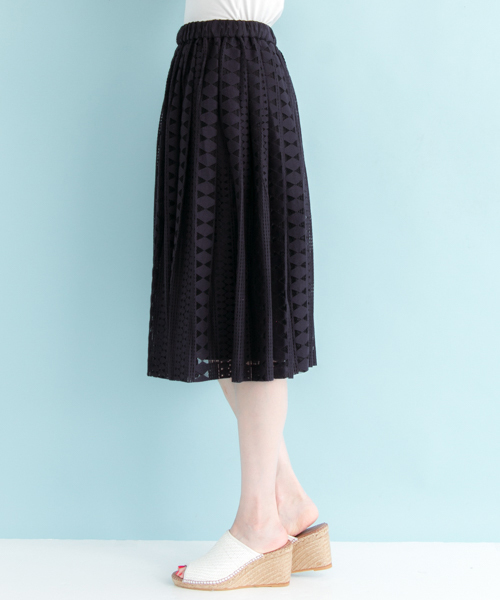 URBAN RESEARCH（アーバンリサーチ）の「UR 幾何レーススカート（スカート・レディース・ネイビー/オフホワイト・FREE）」の6枚目の写真
