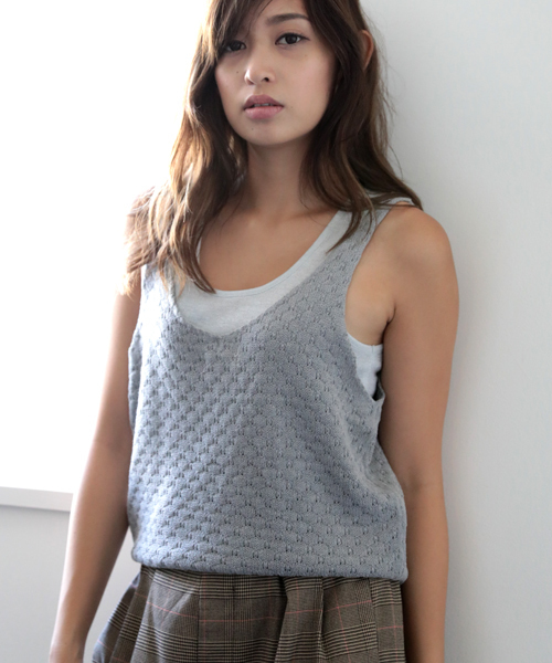 Denime（ドゥニーム）の「ポップコーンニットキャミソール（ベスト・レディース・キャメル/ワイン/グレー・FREE）」の10枚目の写真