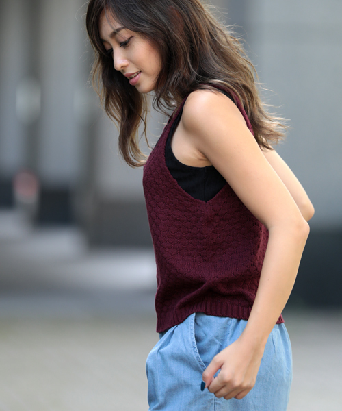 Denime（ドゥニーム）の「ポップコーンニットキャミソール（ベスト・レディース・キャメル/ワイン/グレー・FREE）」の8枚目の写真