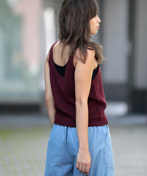 Denime（ドゥニーム）の「ポップコーンニットキャミソール（ベスト・レディース・キャメル/ワイン/グレー・FREE）」の7枚目の写真