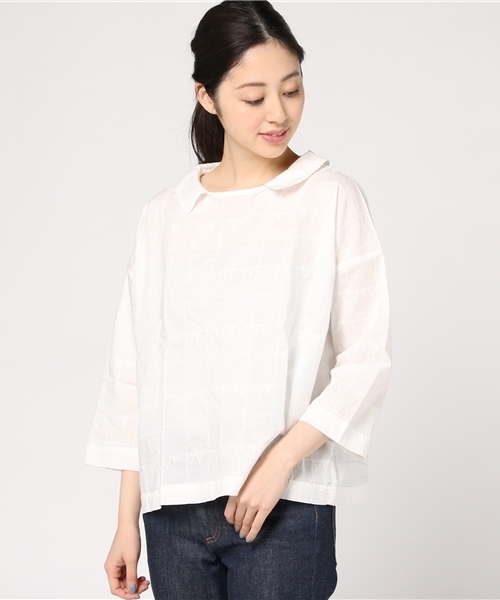 LBC（エルビーシー）の「ローンチェック柄刺繍衿付きプルオーバー（シャツ/ブラウス・レディース・ライトグレー/オフホワイト・MEDIUM）」の12枚目の写真