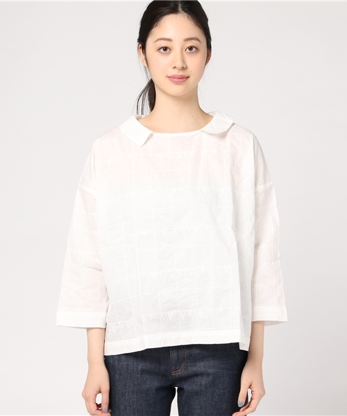 LBC（エルビーシー）の「ローンチェック柄刺繍衿付きプルオーバー（シャツ/ブラウス・レディース・ライトグレー/オフホワイト・MEDIUM）」の3枚目の写真