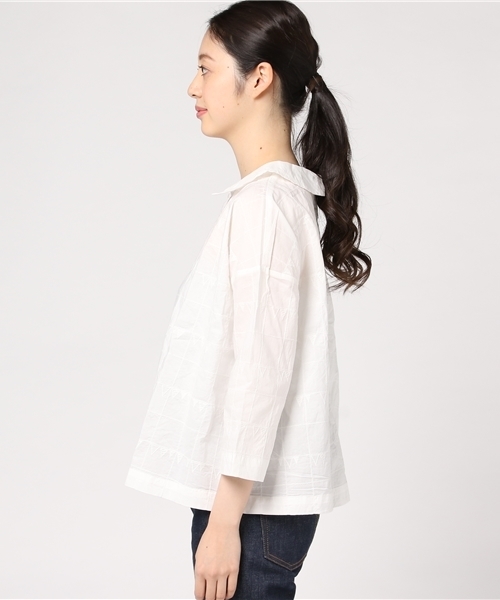 LBC（エルビーシー）の「ローンチェック柄刺繍衿付きプルオーバー（シャツ/ブラウス・レディース・ライトグレー/オフホワイト・MEDIUM）」の4枚目の写真