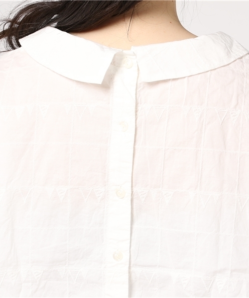 LBC（エルビーシー）の「ローンチェック柄刺繍衿付きプルオーバー（シャツ/ブラウス・レディース・ライトグレー/オフホワイト・MEDIUM）」の8枚目の写真