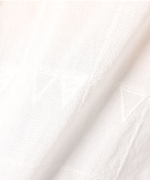 LBC（エルビーシー）の「ローンチェック柄刺繍衿付きプルオーバー（シャツ/ブラウス・レディース・ライトグレー/オフホワイト・MEDIUM）」の11枚目の写真