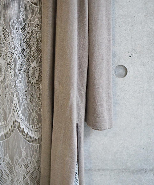 laboratory work(ラボラトリーワーク)の「レースガウン付 ロングニットカーディガン(カーディガン/ボレロ・レディース・オフホワイト/ダークオレンジ/ライトカーキ・MEDIUM)」の12枚目の写真