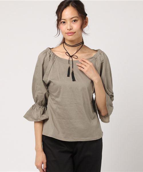 Honeys(ハニーズ)の「チョーカー付プルオーバー(Tシャツ/カットソー・レディース・レッド/オフホワイト/ブラック/カーキ・M/L)」の3枚目の写真