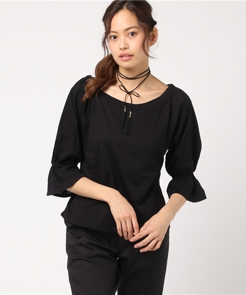 Honeys(ハニーズ)の「チョーカー付プルオーバー(Tシャツ/カットソー・レディース・レッド/オフホワイト/ブラック/カーキ・M/L)」の1枚目の写真