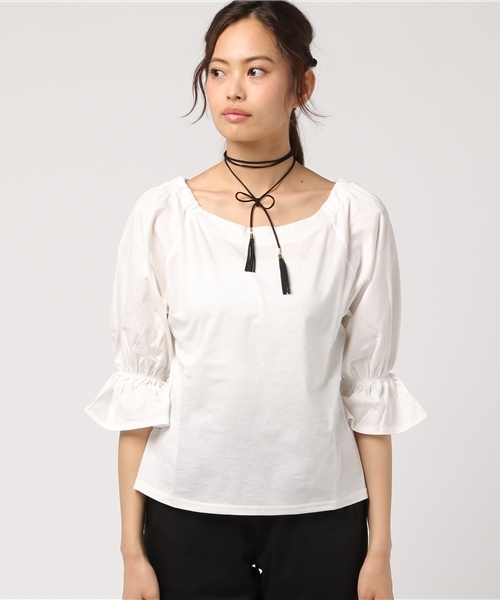 Honeys(ハニーズ)の「チョーカー付プルオーバー(Tシャツ/カットソー・レディース・レッド/オフホワイト/ブラック/カーキ・M/L)」の5枚目の写真