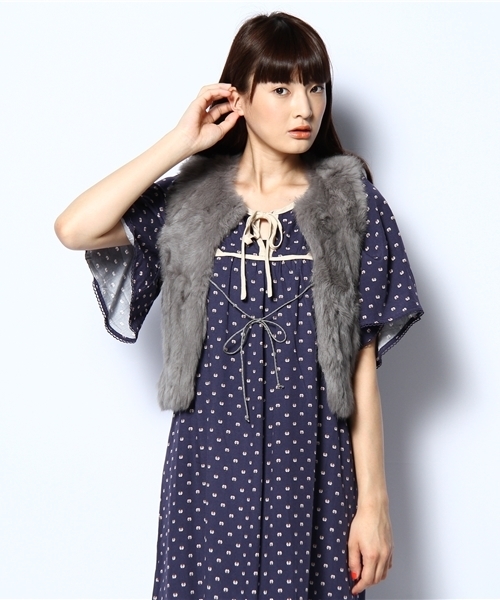 green label relaxing（グリーンレーベルリラクシング）の「GC RABBIT FUR ベスト（ベスト・レディース・ライトグレー/ベージュ・フリー）」の2枚目の写真