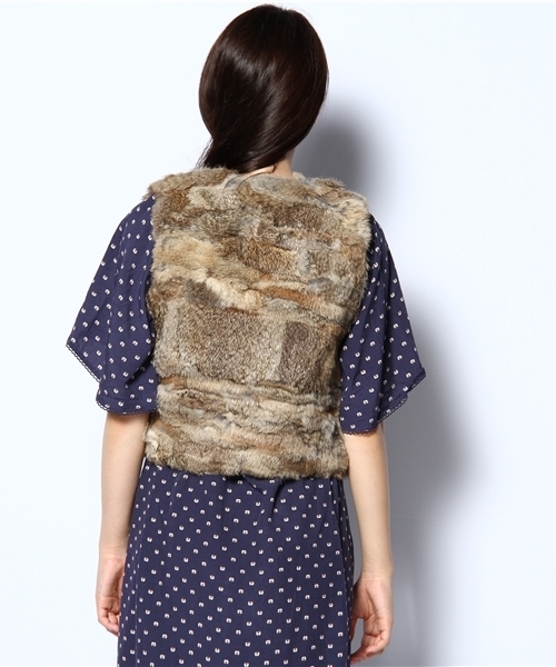 green label relaxing（グリーンレーベルリラクシング）の「GC RABBIT FUR ベスト（ベスト・レディース・ライトグレー/ベージュ・フリー）」の4枚目の写真