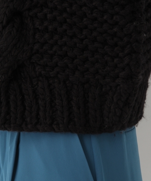 A part by（アパートバイ）の「AW/HANDケーブルタートルネックニット 768605 （ニット/セーター・レディース・オフホワイト/ブラック・FREE）」の11枚目の写真