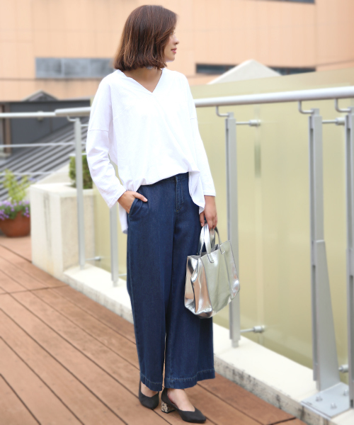 Bab Bou Jeloud（バブブージュルード）の「深Ｖネックゆるカットソー（Tシャツ/カットソー・レディース・オフホワイト/ブラック・38）」の3枚目の写真