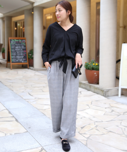 Bab Bou Jeloud（バブブージュルード）の「深Ｖネックゆるカットソー（Tシャツ/カットソー・レディース・オフホワイト/ブラック・38）」の7枚目の写真