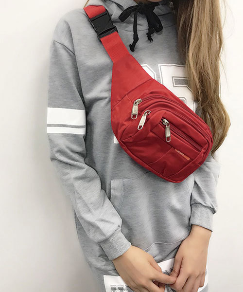 SPIGA（スピーガ）の「ﾅｲﾛﾝｳｴｽﾄﾎﾟｰﾁA（ボディバッグ/ウエストポーチ・レディース・ブラック/ブルー/ボルドー・FREE）」の3枚目の写真