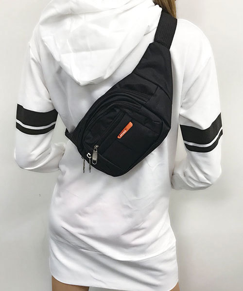 SPIGA（スピーガ）の「ﾅｲﾛﾝｳｴｽﾄﾎﾟｰﾁA（ボディバッグ/ウエストポーチ・レディース・ブラック/ブルー/ボルドー・FREE）」の2枚目の写真