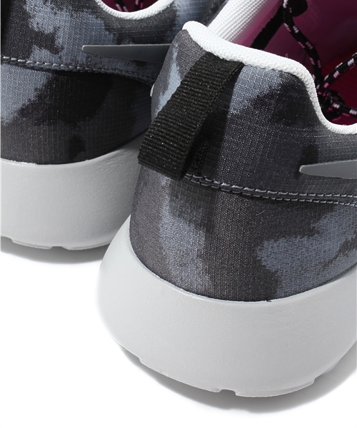 NIKE（ナイキ）の「店舗限定 ナイキ ローシラン WMNS NIKE ROSHERUN PRINT M（スニーカー・メンズ・ブラック/カーキ・26.5cm/27cm/27.5cm/28cm/28.5cm）」の9枚目の写真