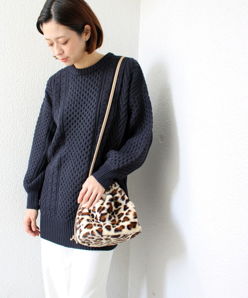 ottilie(オティーリエ)の「エコファー巾着バッグ(ショルダーバッグ・レディース・ブラウン/ベージュ/キャメル・FREE)」の1枚目の写真