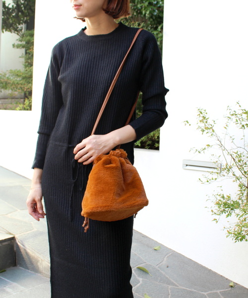 ottilie(オティーリエ)の「エコファー巾着バッグ(ショルダーバッグ・レディース・ブラウン/ベージュ/キャメル・FREE)」の10枚目の写真