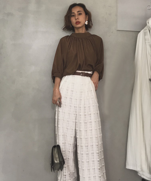 Ameri（アメリ）の「AMERI PASSCODE GATHER BLOUSE（シャツ/ブラウス・レディース・ライトオリーブ/ブラウン/マルチ・FREE）」の4枚目の写真