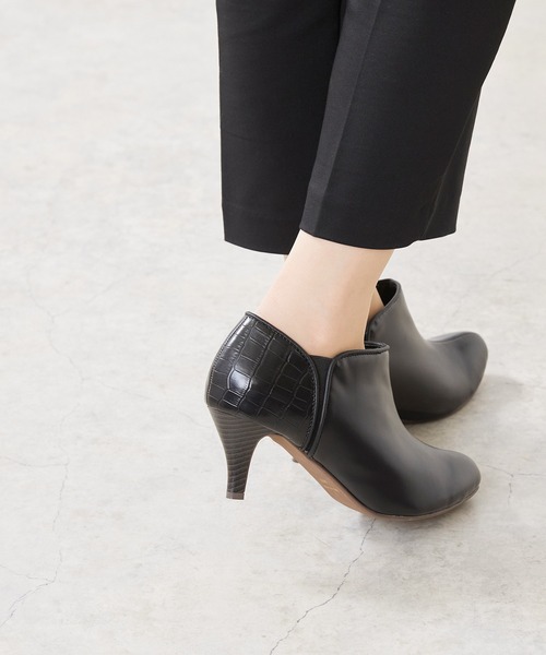 menue（メヌエ）の「バイカラーサイドゴアブーティ（ブーツ・レディース・ブラック/ブラック系その他/ブルー系その他/ブラウン系その他/ネイビー/ブラック系その他2/グレイッシュベージュ/ブルー系その他2/ブルー系その他3/ブラウン系その他2/ベージュ系その他/ダークブラウン/ブラック系その他3・XS/S/M/L/LL/3L/4L）」の5枚目の写真