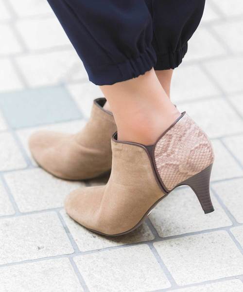 menue（メヌエ）の「バイカラーサイドゴアブーティ（ブーツ・レディース・ブラック/ブラック系その他/ブルー系その他/ブラウン系その他/ネイビー/ブラック系その他2/グレイッシュベージュ/ブルー系その他2/ブルー系その他3/ブラウン系その他2/ベージュ系その他/ダークブラウン/ブラック系その他3・XS/S/M/L/LL/3L/4L）」の7枚目の写真