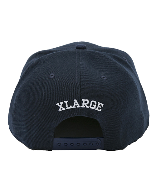 XLARGE（エクストララージ）の「SLANTED OG SNAPBACK CAP（キャップ・メンズ・ブラック/ネイビー/レッド・ONE SIZE）」の4枚目の写真